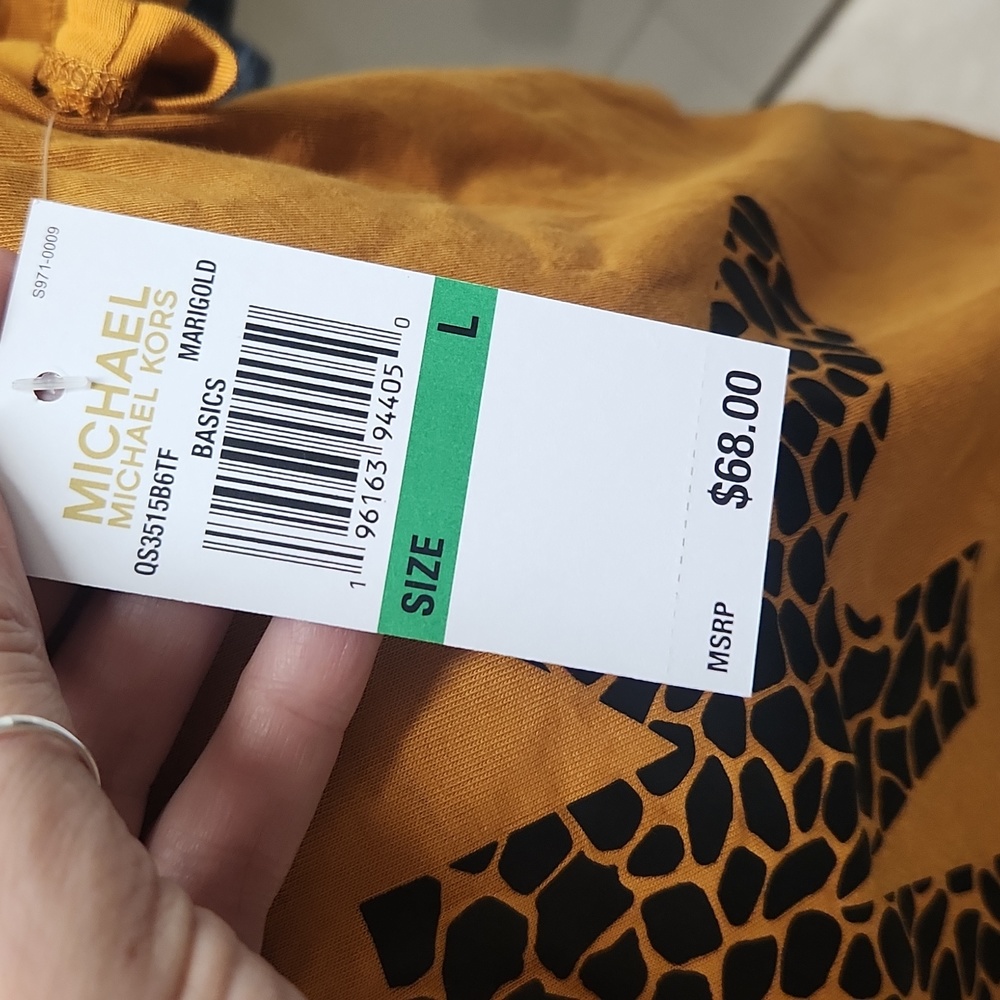 Michael kors top more of a mustard color - Picture 5 of 5